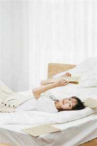 拒救被毒蛇咬伤的婆婆后，去陪嫂子的老公悔疯了：依云景深番外笔趣阁